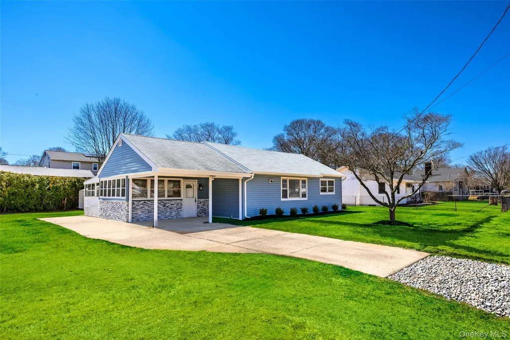 32 Flintlock Drive Shirley NY 11967