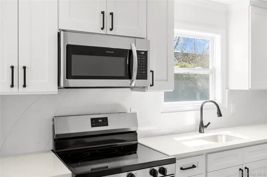 32 Flintlock Drive Shirley NY 11967