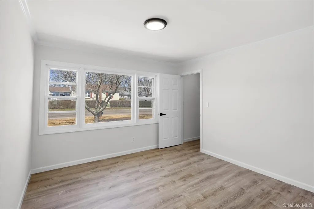 32 Flintlock Drive Shirley NY 11967