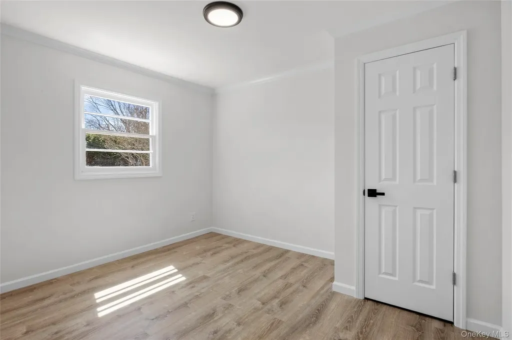 32 Flintlock Drive Shirley NY 11967