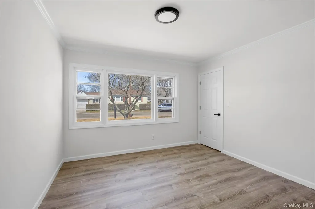 32 Flintlock Drive Shirley NY 11967