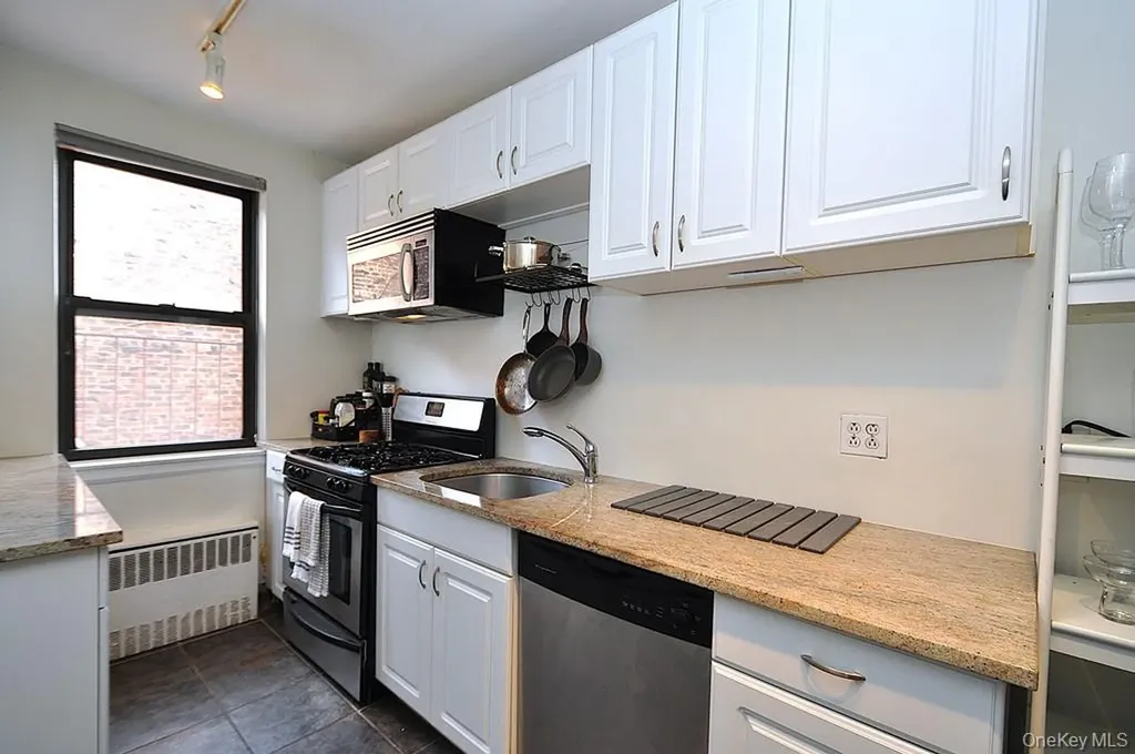 142 Garth Road Scarsdale NY 10583