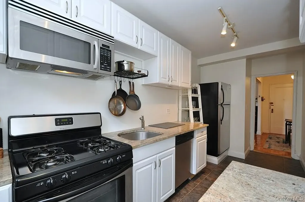 142 Garth Road Scarsdale NY 10583