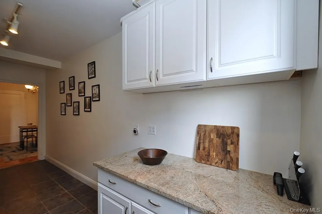142 Garth Road Scarsdale NY 10583