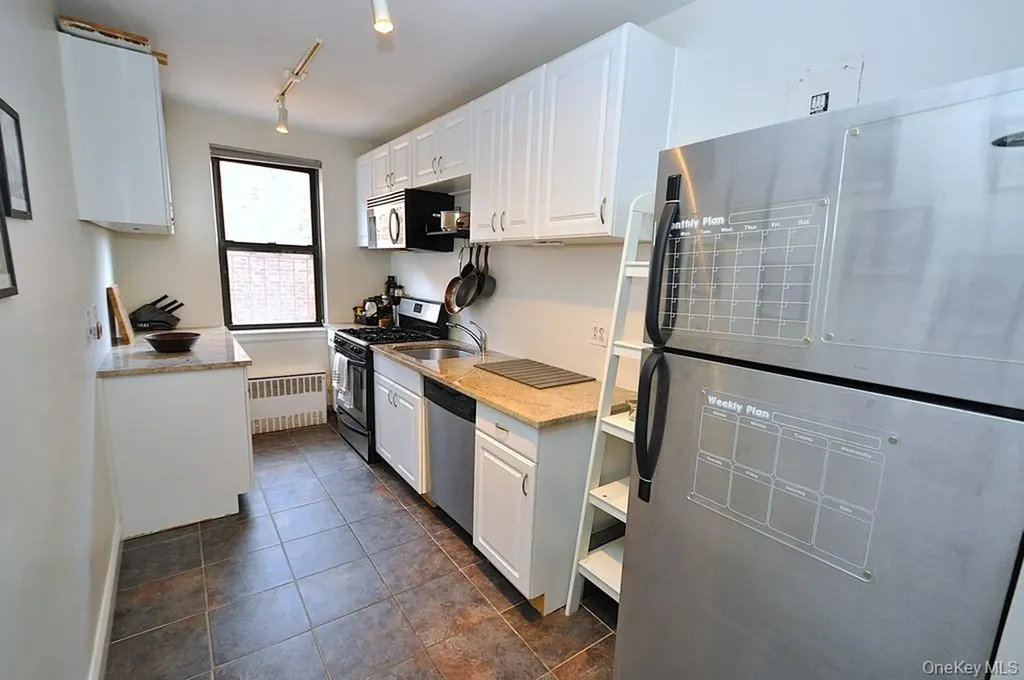 142 Garth Road Scarsdale NY 10583