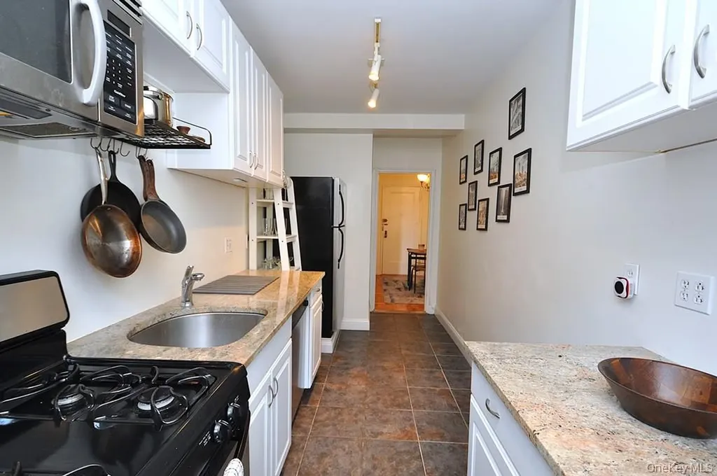 142 Garth Road Scarsdale NY 10583