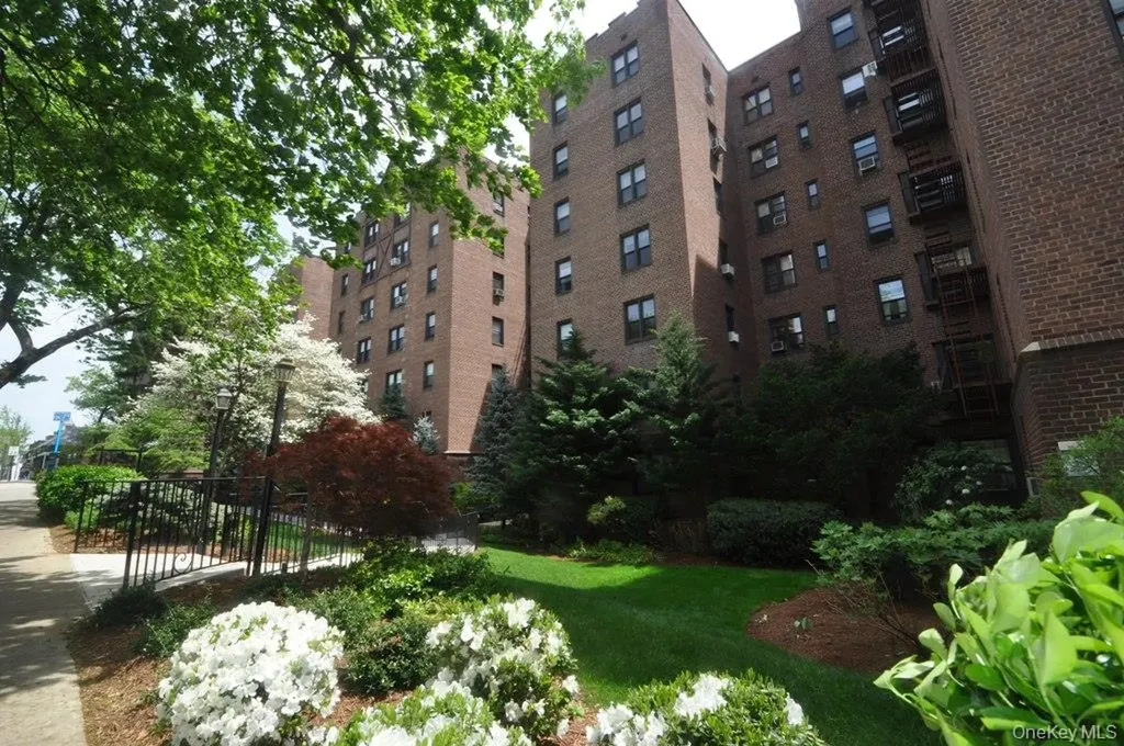 142 Garth Road Scarsdale NY 10583
