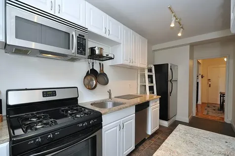 142 Garth Road Scarsdale NY 10583