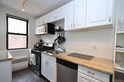 142 Garth Road Scarsdale NY 10583