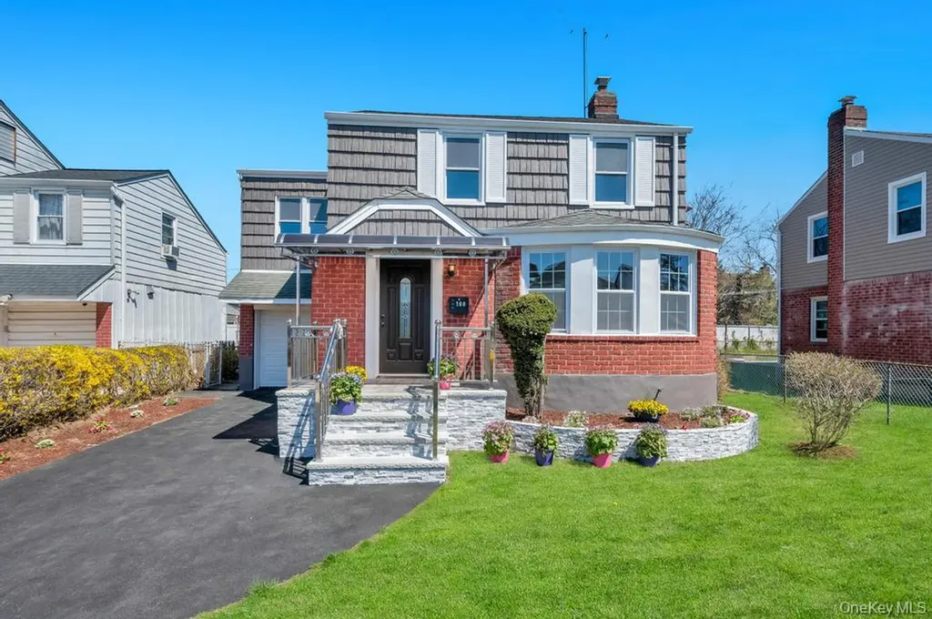 160 Fallon Avenue Elmont NY 11003