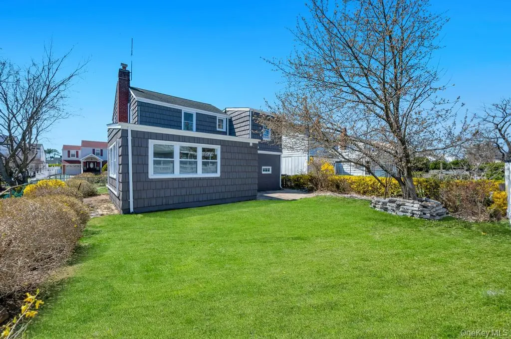 160 Fallon Avenue Elmont NY 11003
