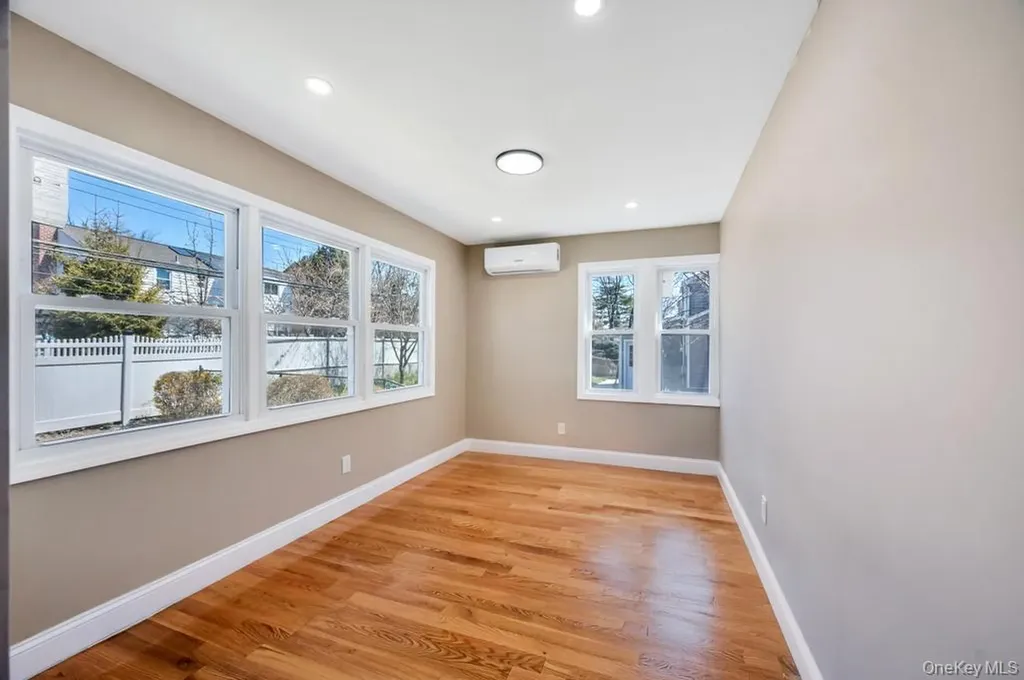 160 Fallon Avenue Elmont NY 11003