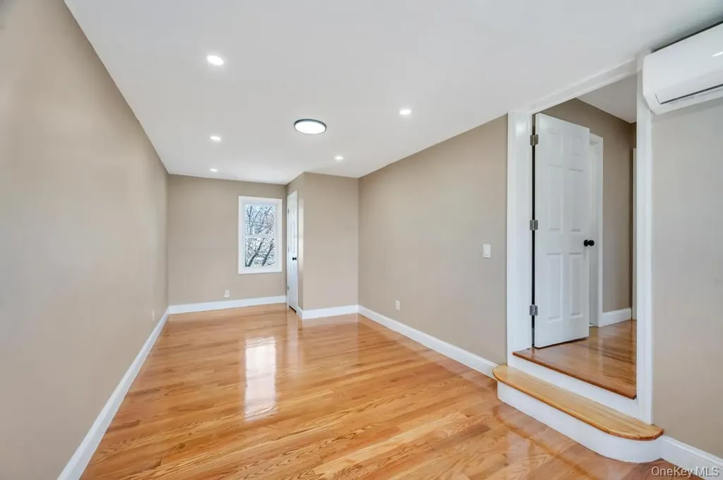 160 Fallon Avenue Elmont NY 11003