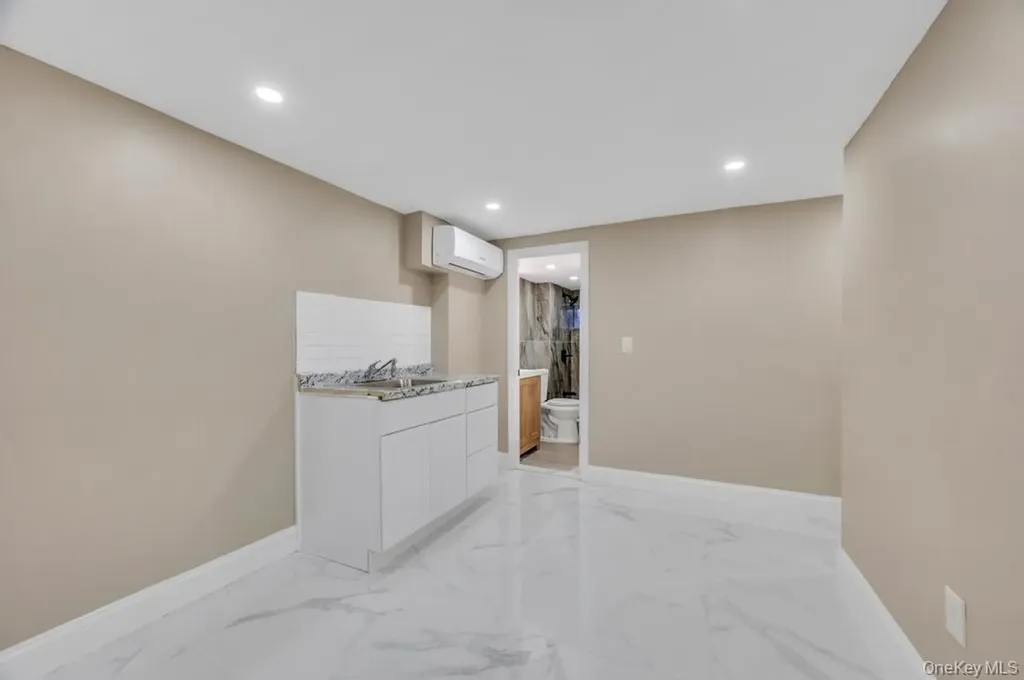 160 Fallon Avenue Elmont NY 11003