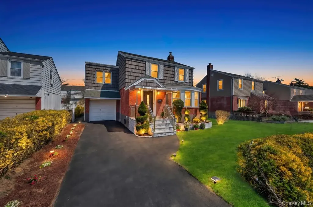 160 Fallon Avenue Elmont NY 11003