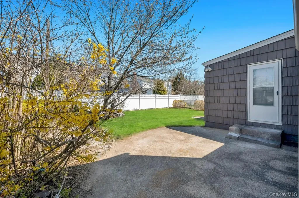 160 Fallon Avenue Elmont NY 11003