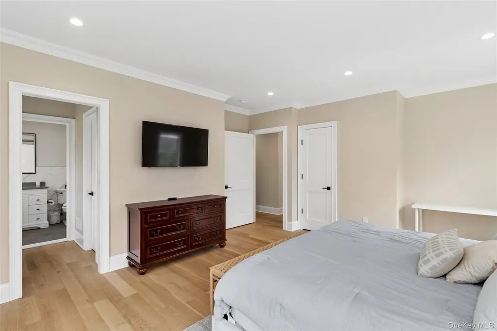 47 Old Riverhead Road Hampton Bays NY 11946