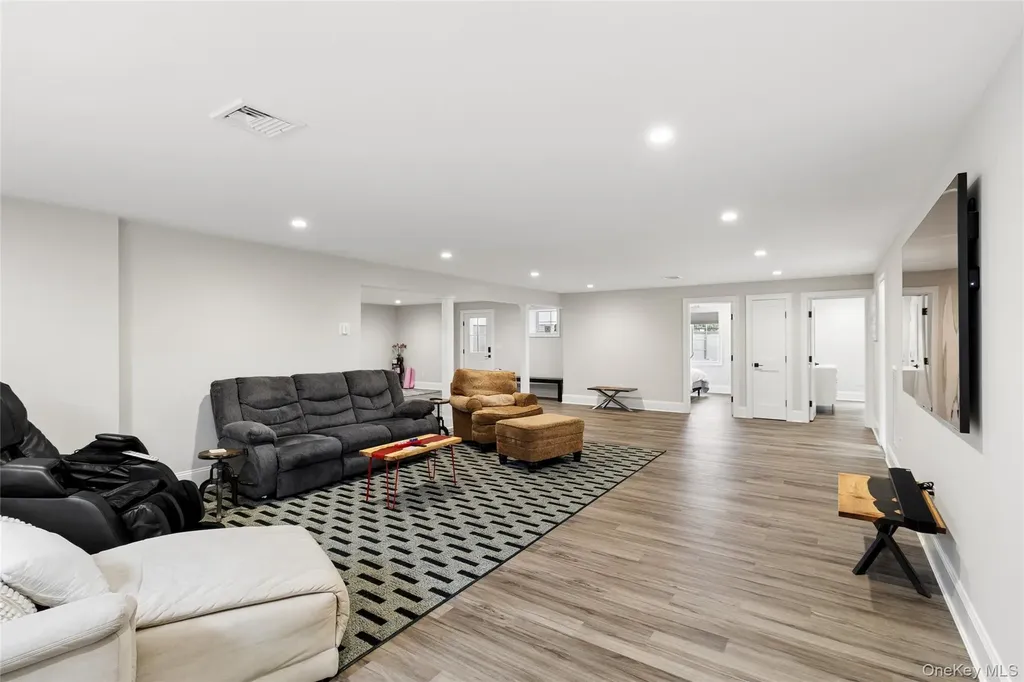47 Old Riverhead Road Hampton Bays NY 11946