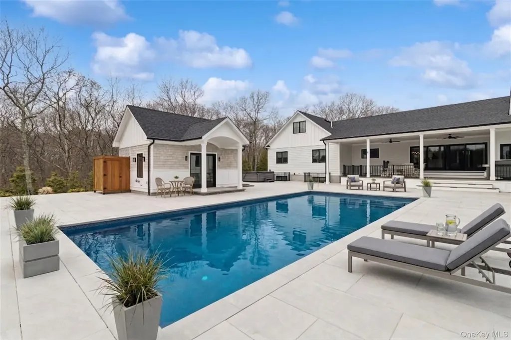 47 Old Riverhead Road Hampton Bays NY 11946