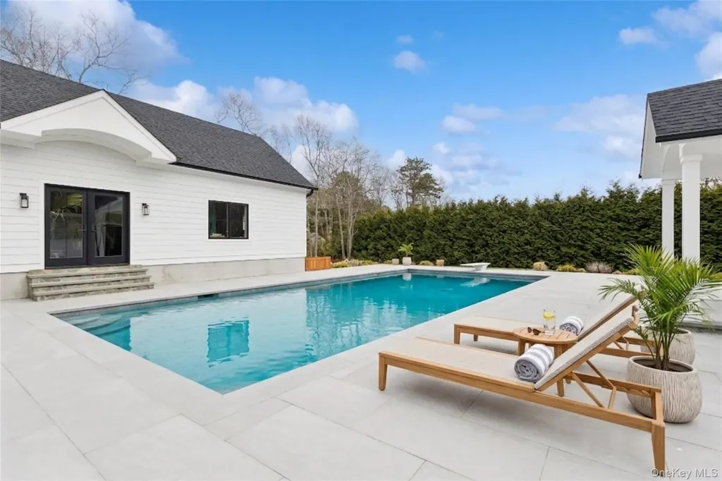 47 Old Riverhead Road Hampton Bays NY 11946