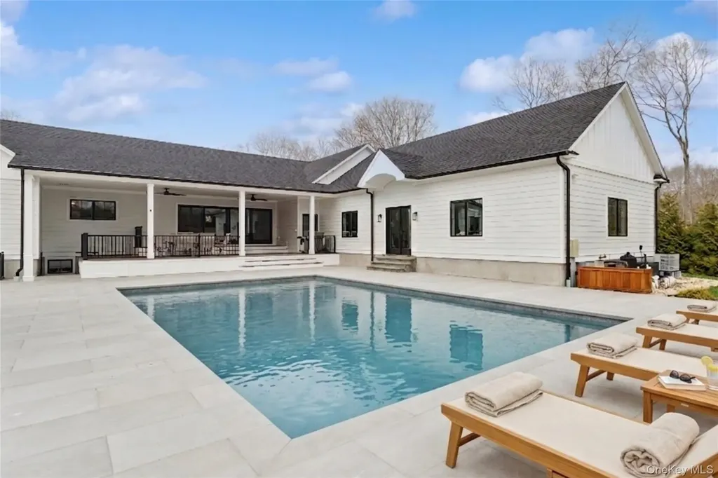 47 Old Riverhead Road Hampton Bays NY 11946