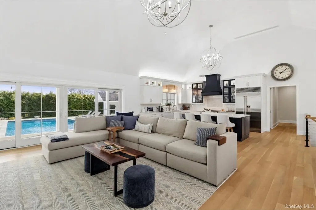 47 Old Riverhead Road Hampton Bays NY 11946