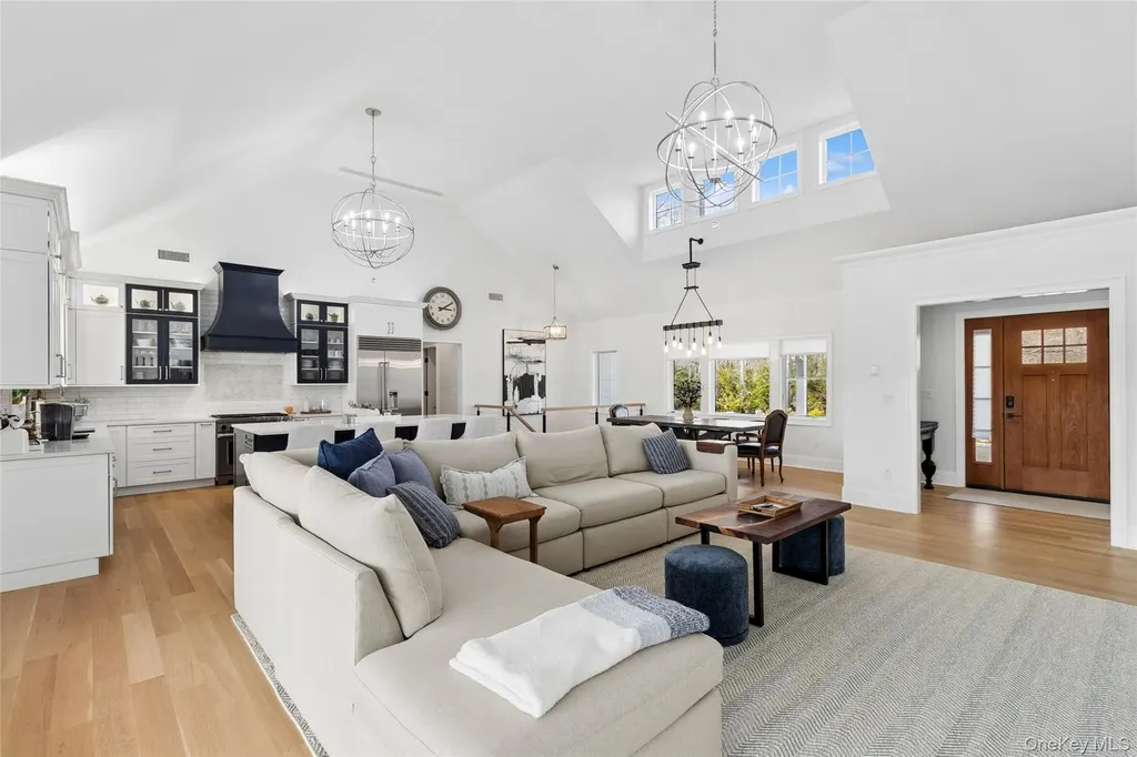 47 Old Riverhead Road Hampton Bays NY 11946