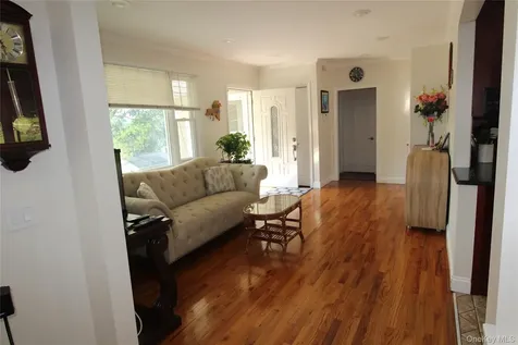 650 Warren Avenue Thornwood NY 10594