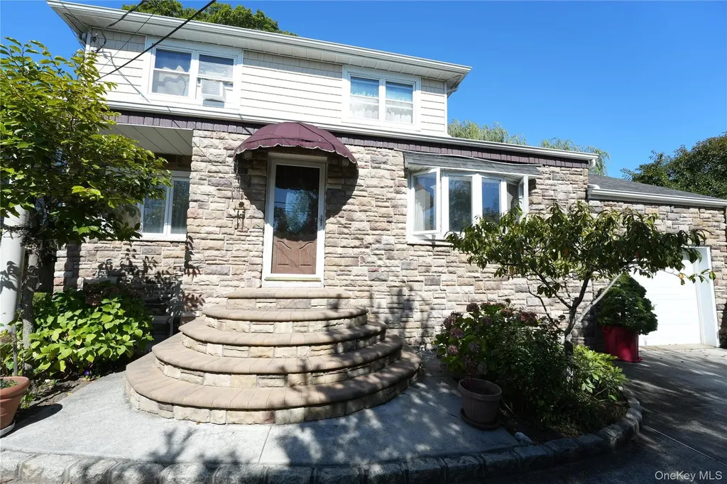 368 Merrifield Avenue Oceanside NY 11572