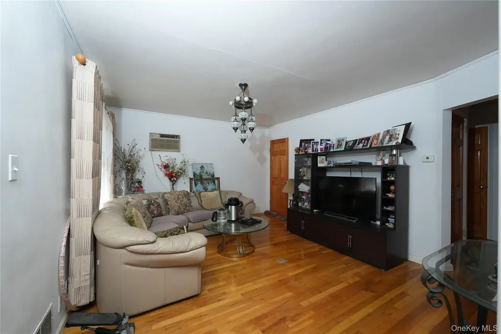 368 Merrifield Avenue Oceanside NY 11572