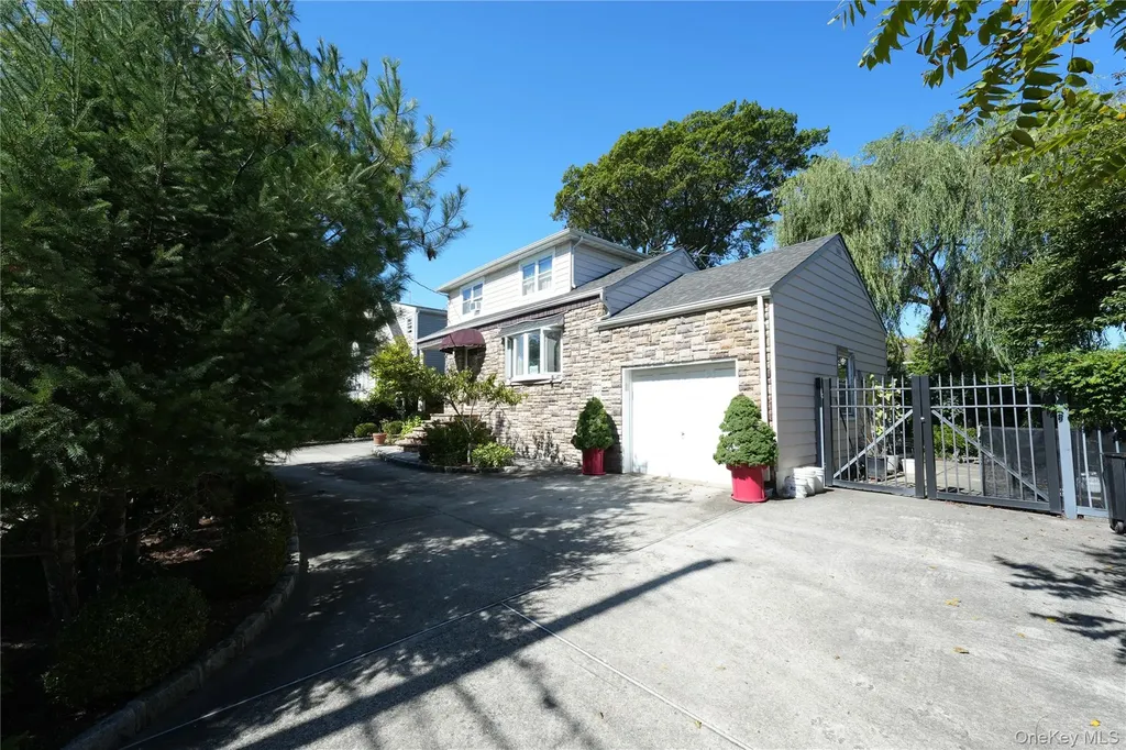 368 Merrifield Avenue Oceanside NY 11572