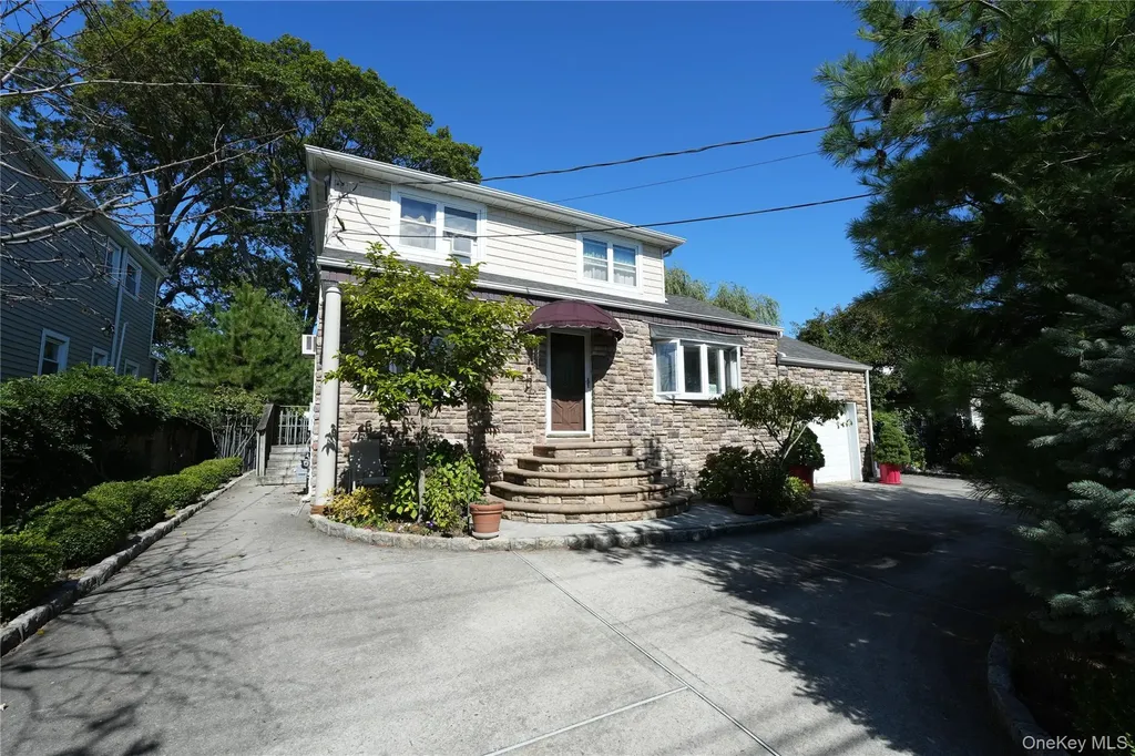 368 Merrifield Avenue Oceanside NY 11572