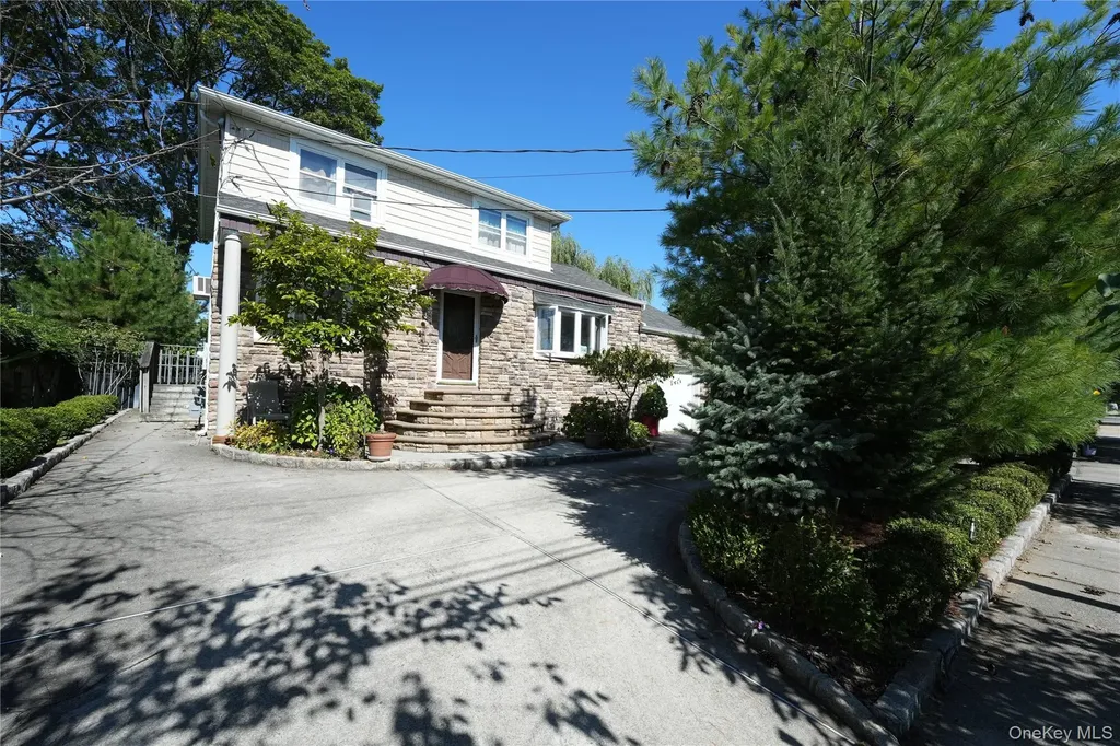 368 Merrifield Avenue Oceanside NY 11572
