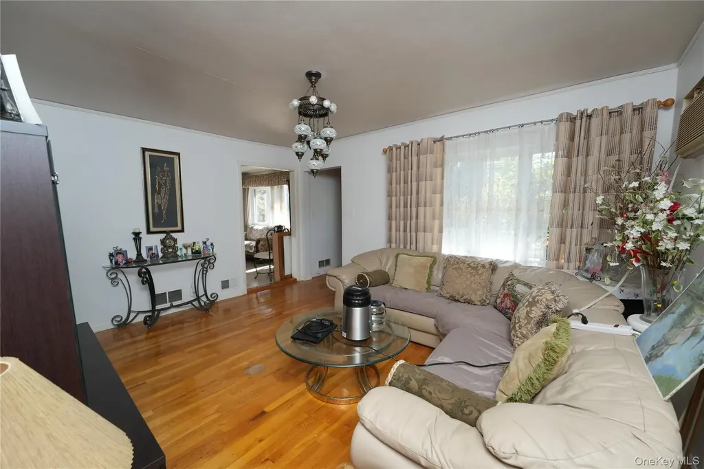 368 Merrifield Avenue Oceanside NY 11572
