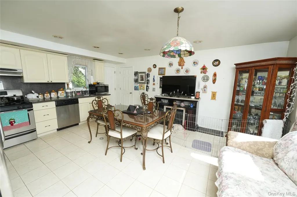 368 Merrifield Avenue Oceanside NY 11572
