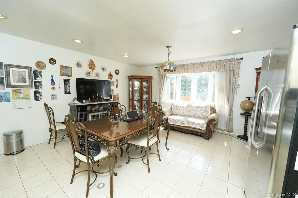 368 Merrifield Avenue Oceanside NY 11572