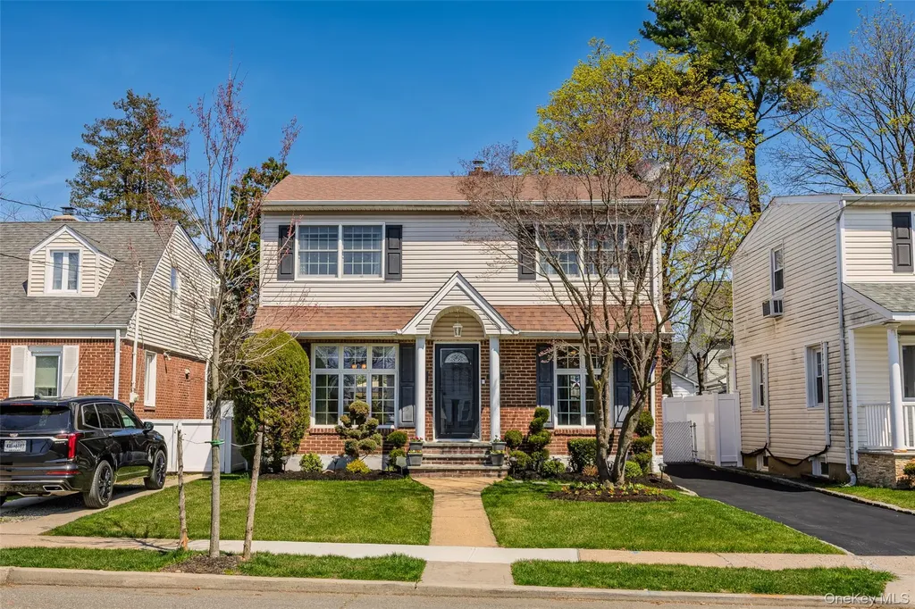 416 Argyle Road Mineola NY 11501