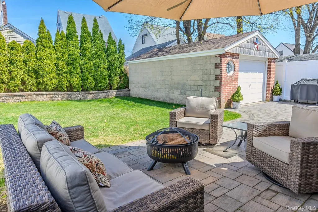 416 Argyle Road Mineola NY 11501