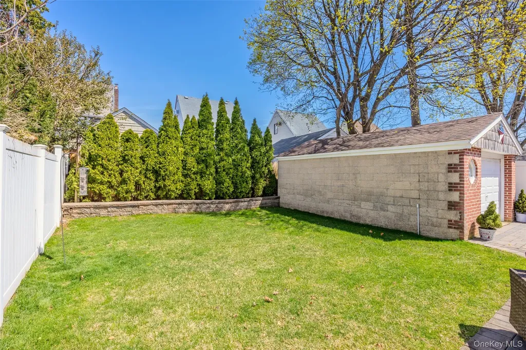 416 Argyle Road Mineola NY 11501