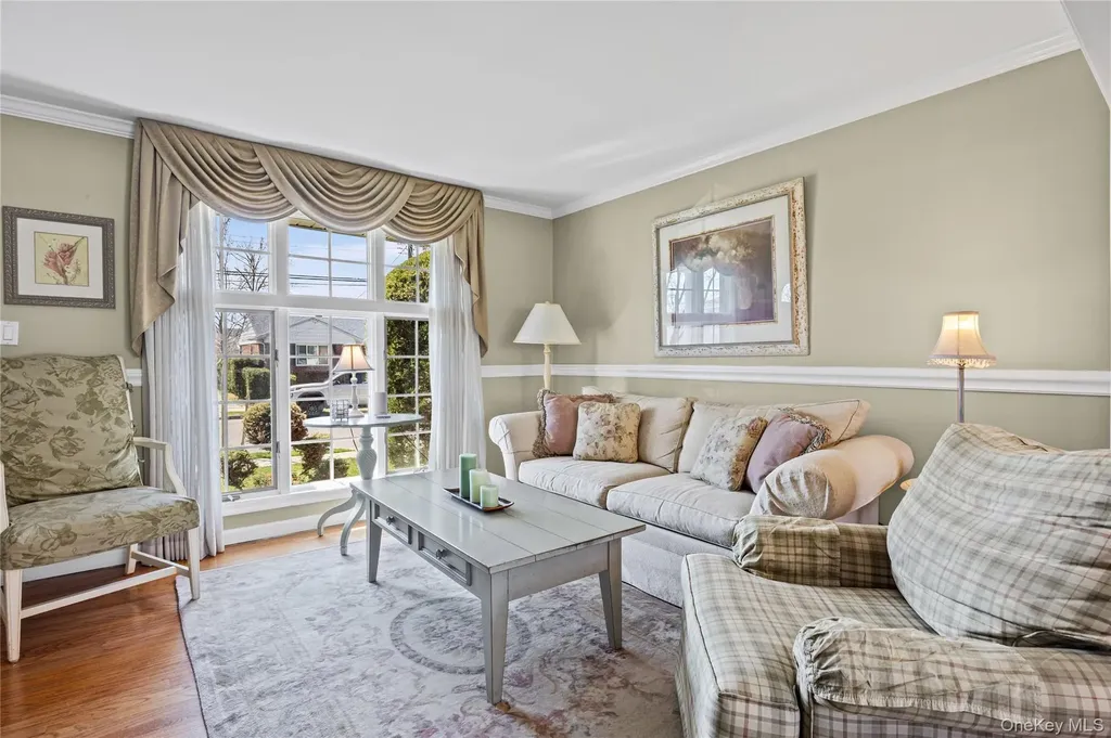 416 Argyle Road Mineola NY 11501