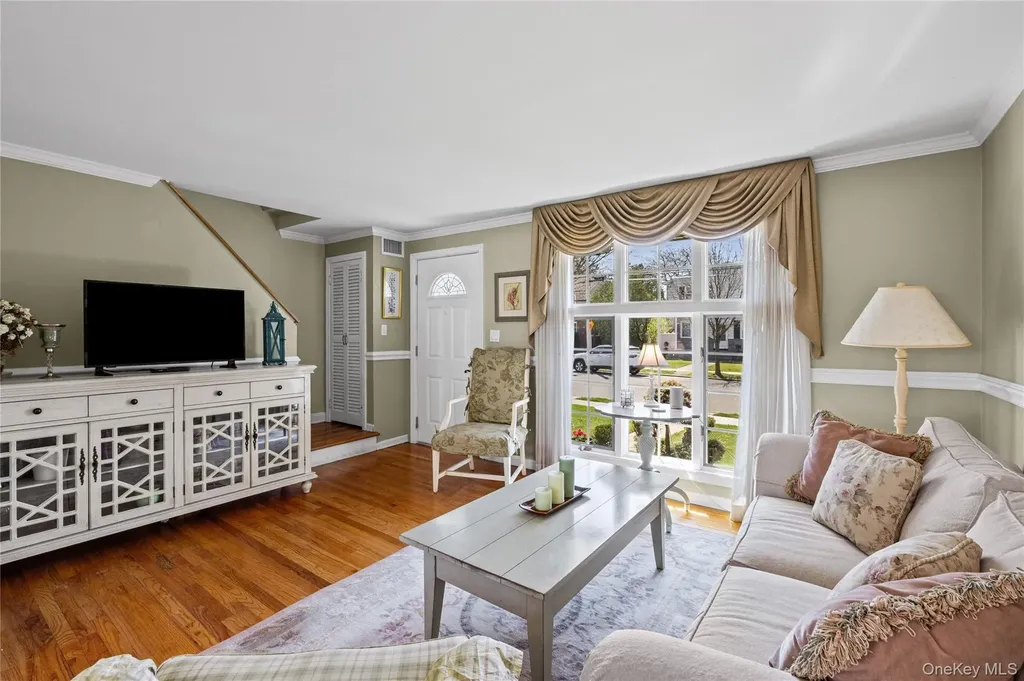 416 Argyle Road Mineola NY 11501