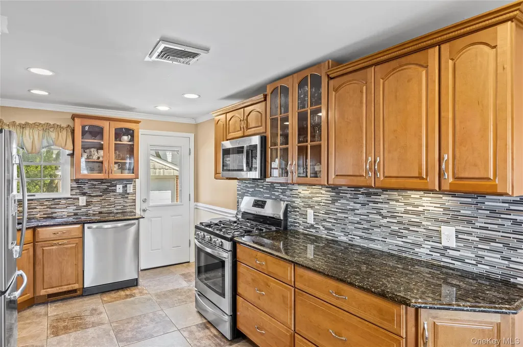 416 Argyle Road Mineola NY 11501