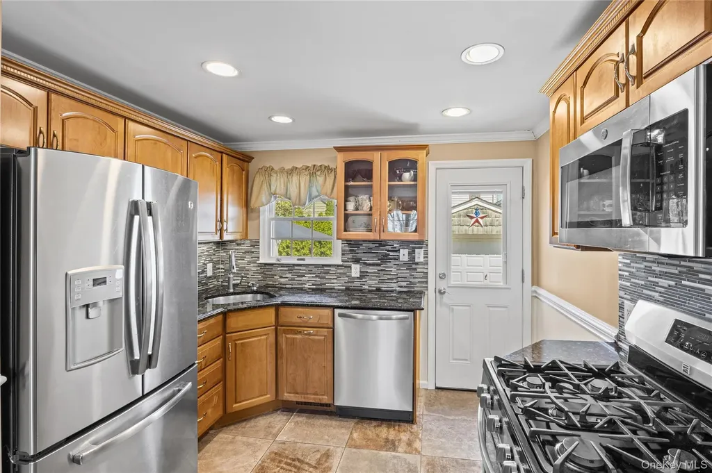 416 Argyle Road Mineola NY 11501