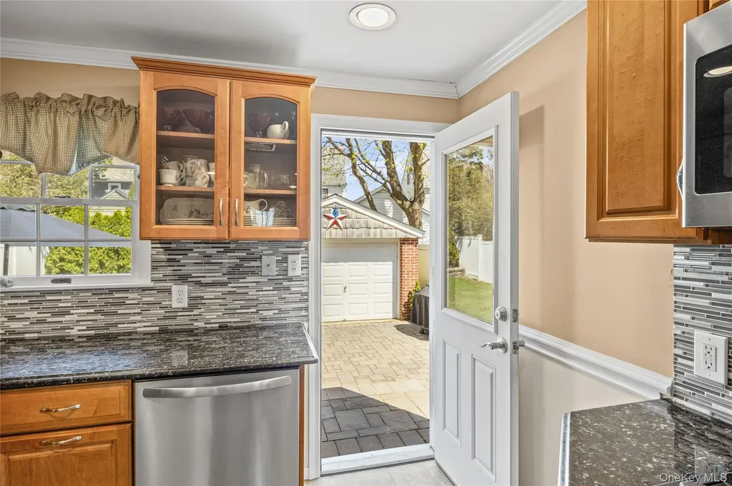 416 Argyle Road Mineola NY 11501