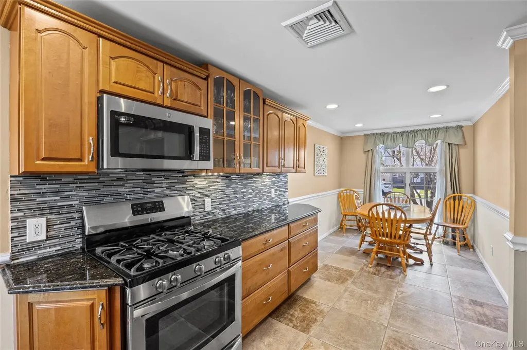416 Argyle Road Mineola NY 11501