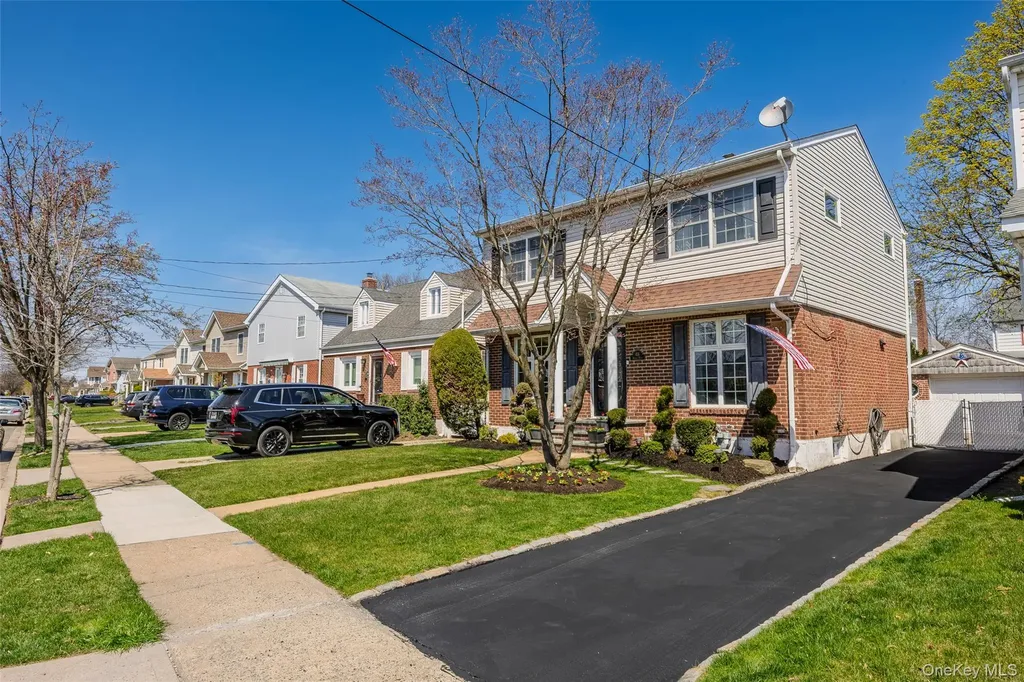 416 Argyle Road Mineola NY 11501