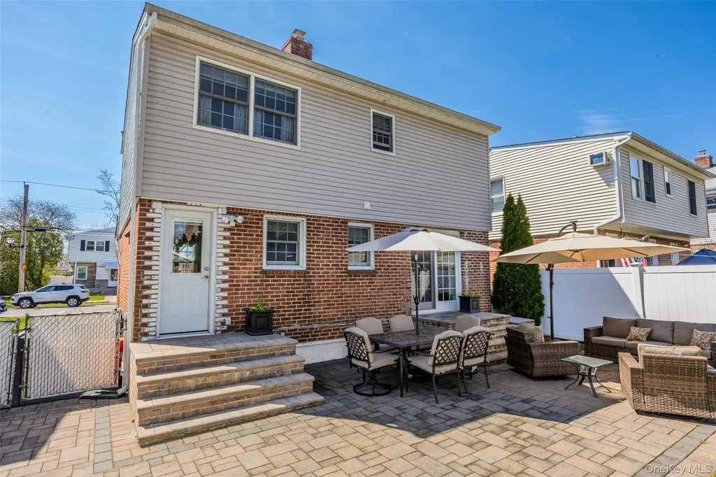 416 Argyle Road Mineola NY 11501
