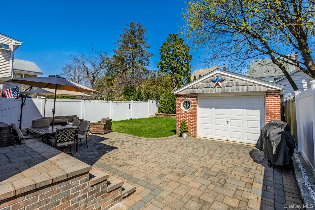416 Argyle Road Mineola NY 11501