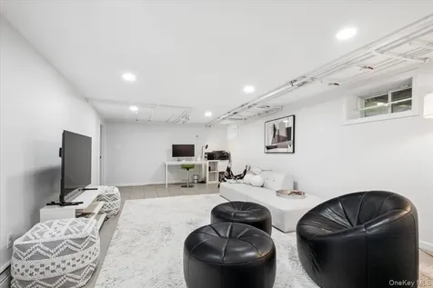 337 Heathcote Road Scarsdale NY 10583
