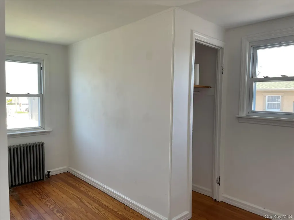 10 Mckinley Lindenhurst NY 11757